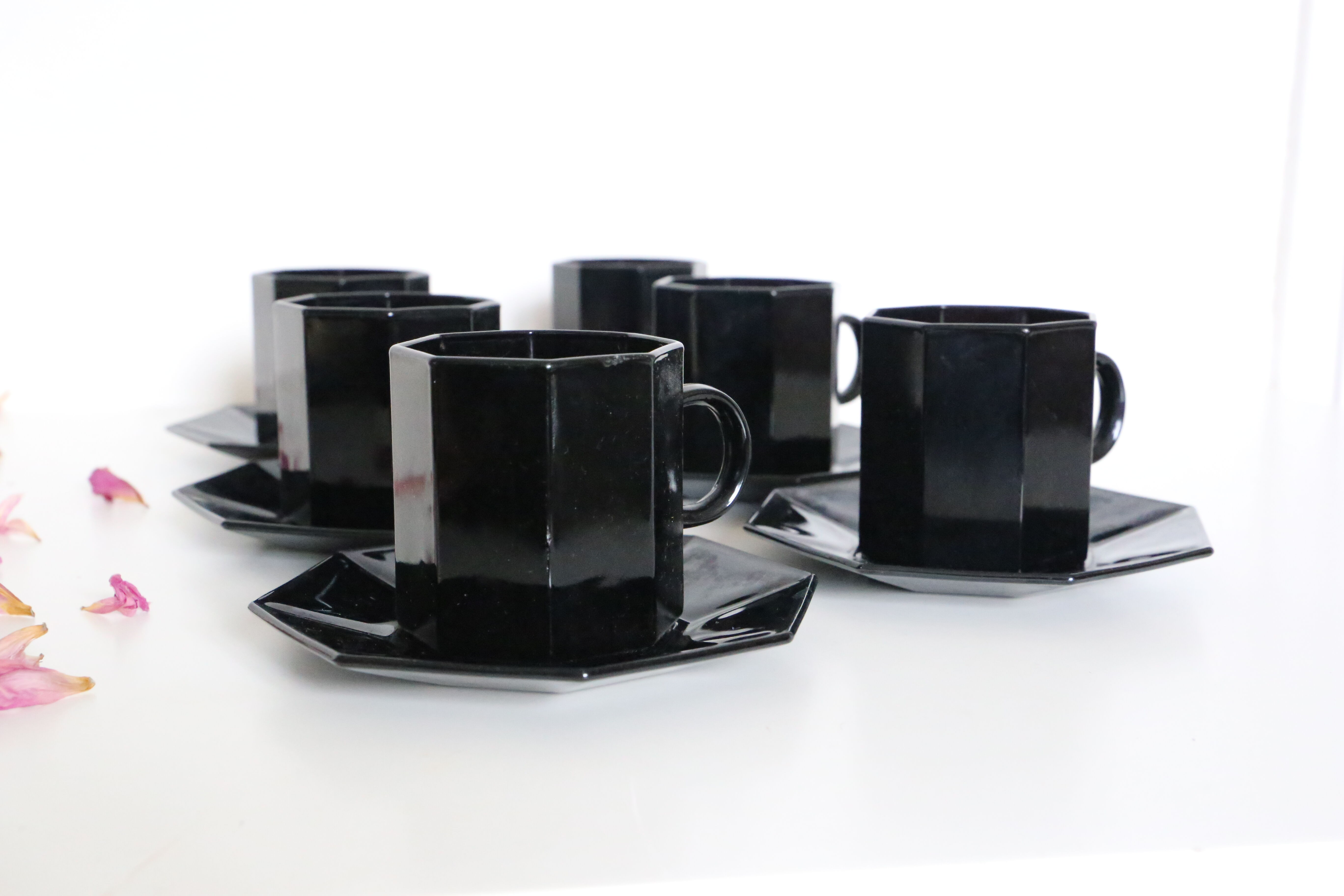 Set de 6 tasses et sous tasses noires, Arcoroc, série Octime, 1980, vintage français