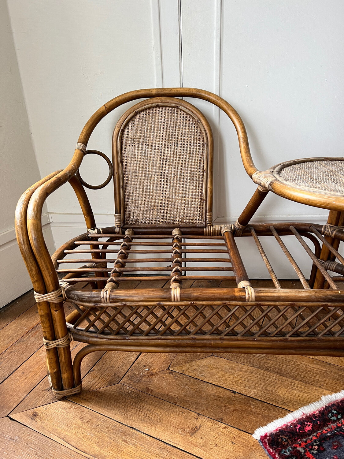 Rattan bench with round shelf