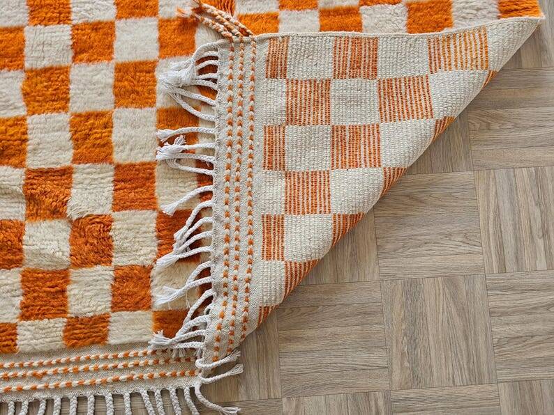 Orange Moroccan rug in natural wool, 250cm x 150cm