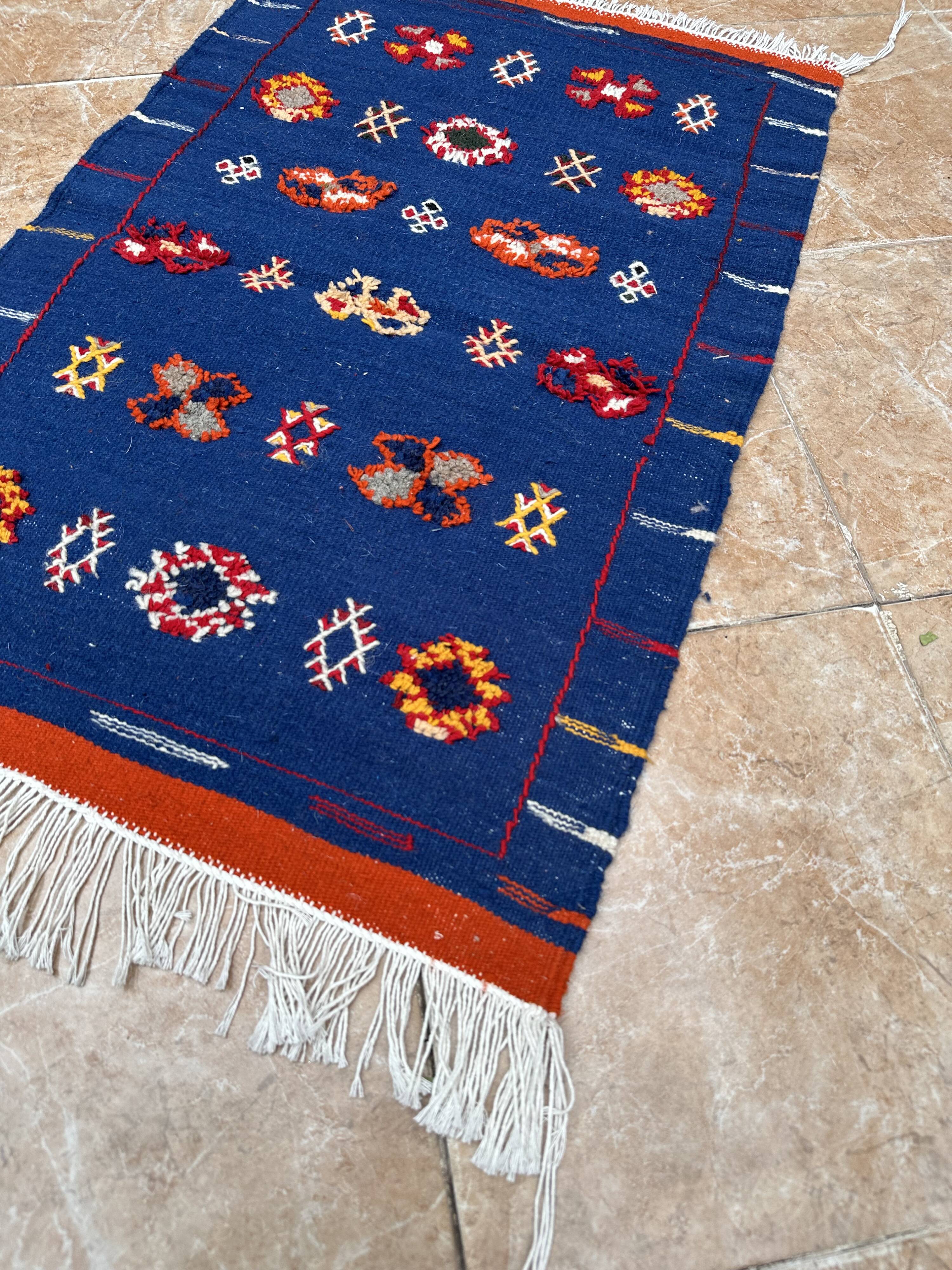 Moroccan Berber rug handwoven: small wool kilim