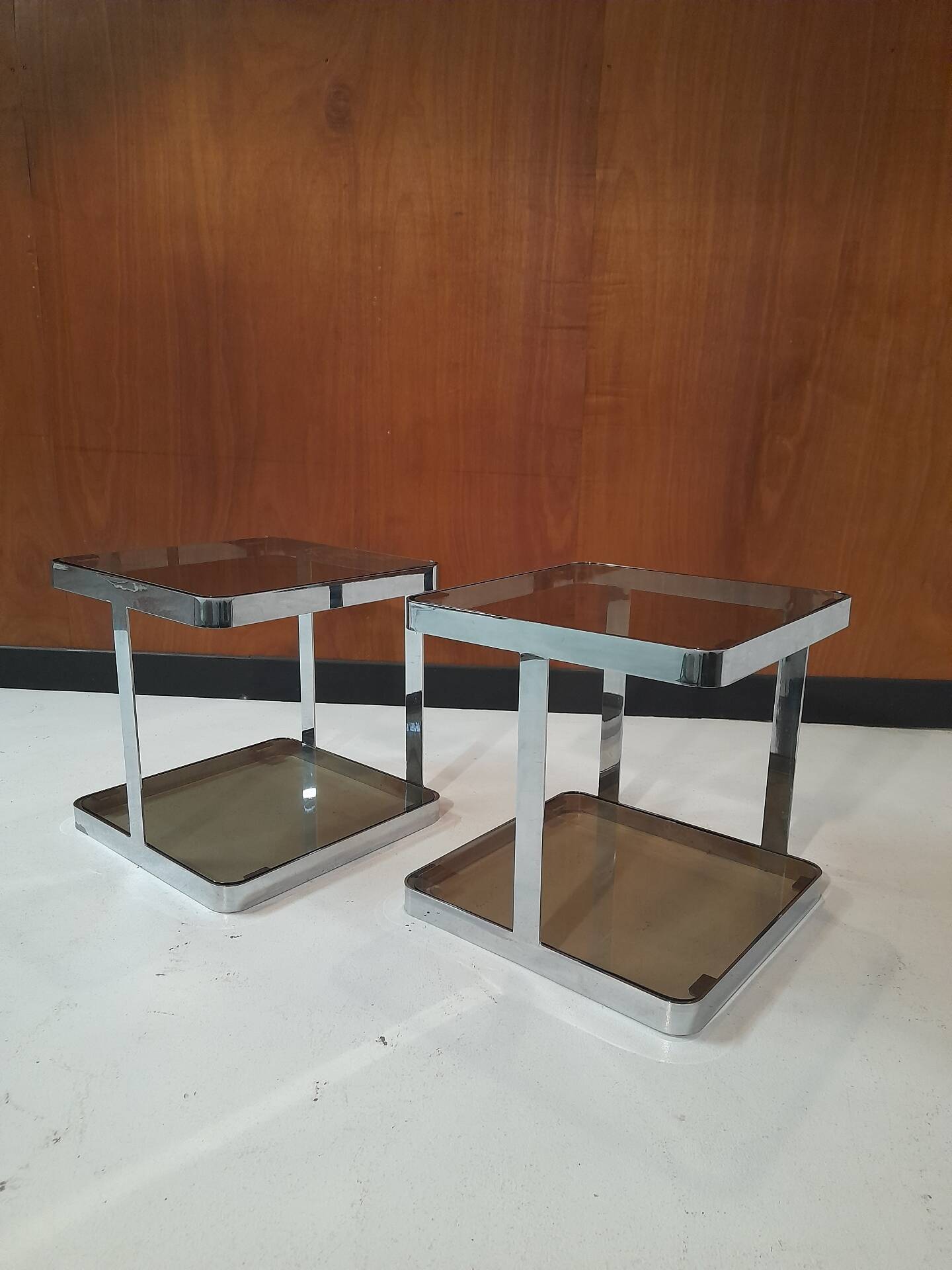 Paire de tables d'appoint ou bouts de canapé vintage