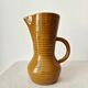Pichet, carafe Digoin en grès émaillé miel, 1950-60