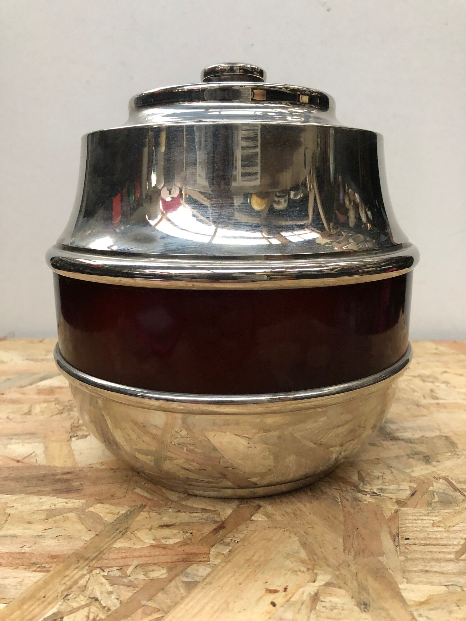 Old bucket with glacons deco maella plastic bordeaux