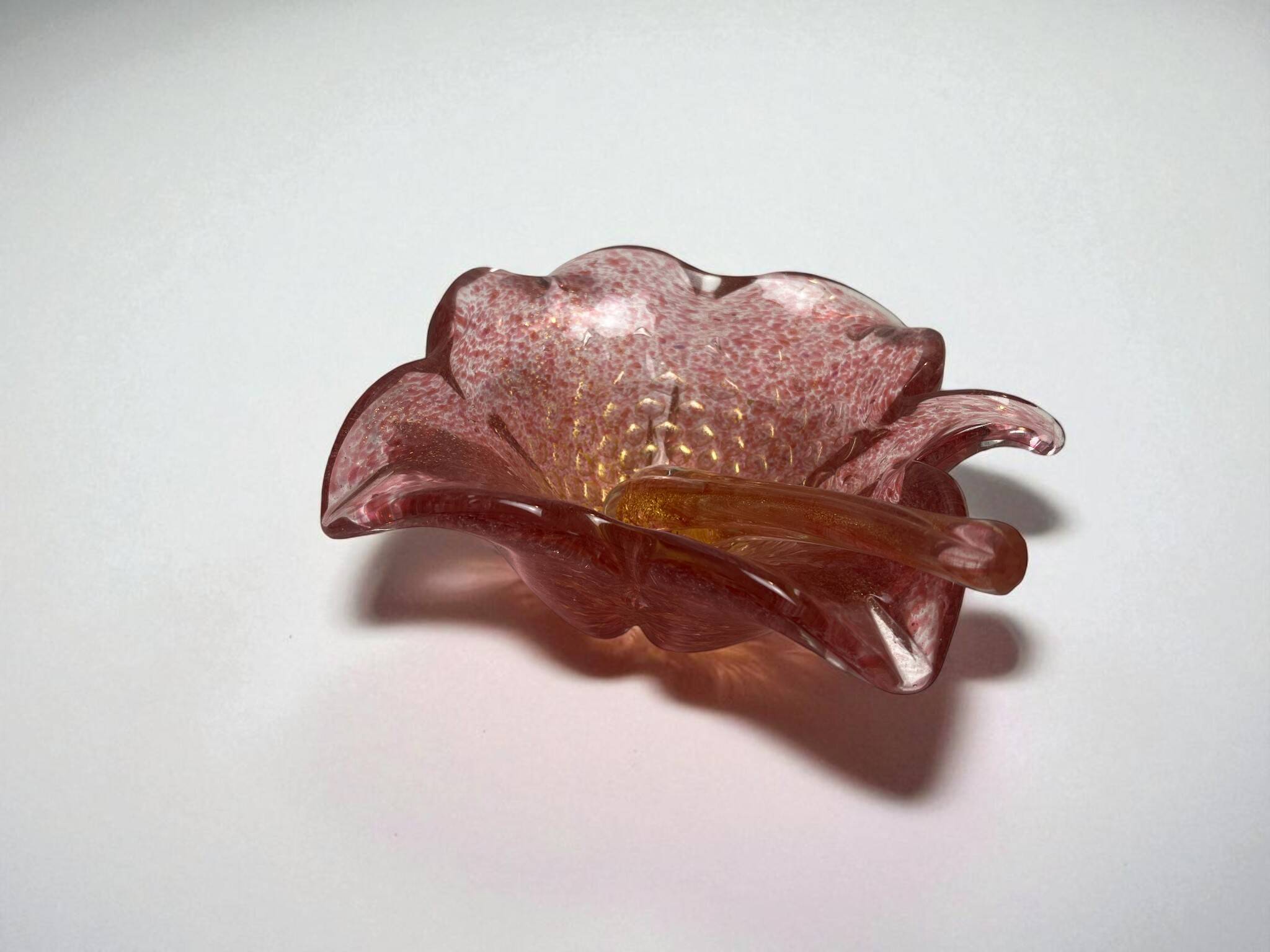 Murano, vide poche forme mortier fleur rose et or XXème