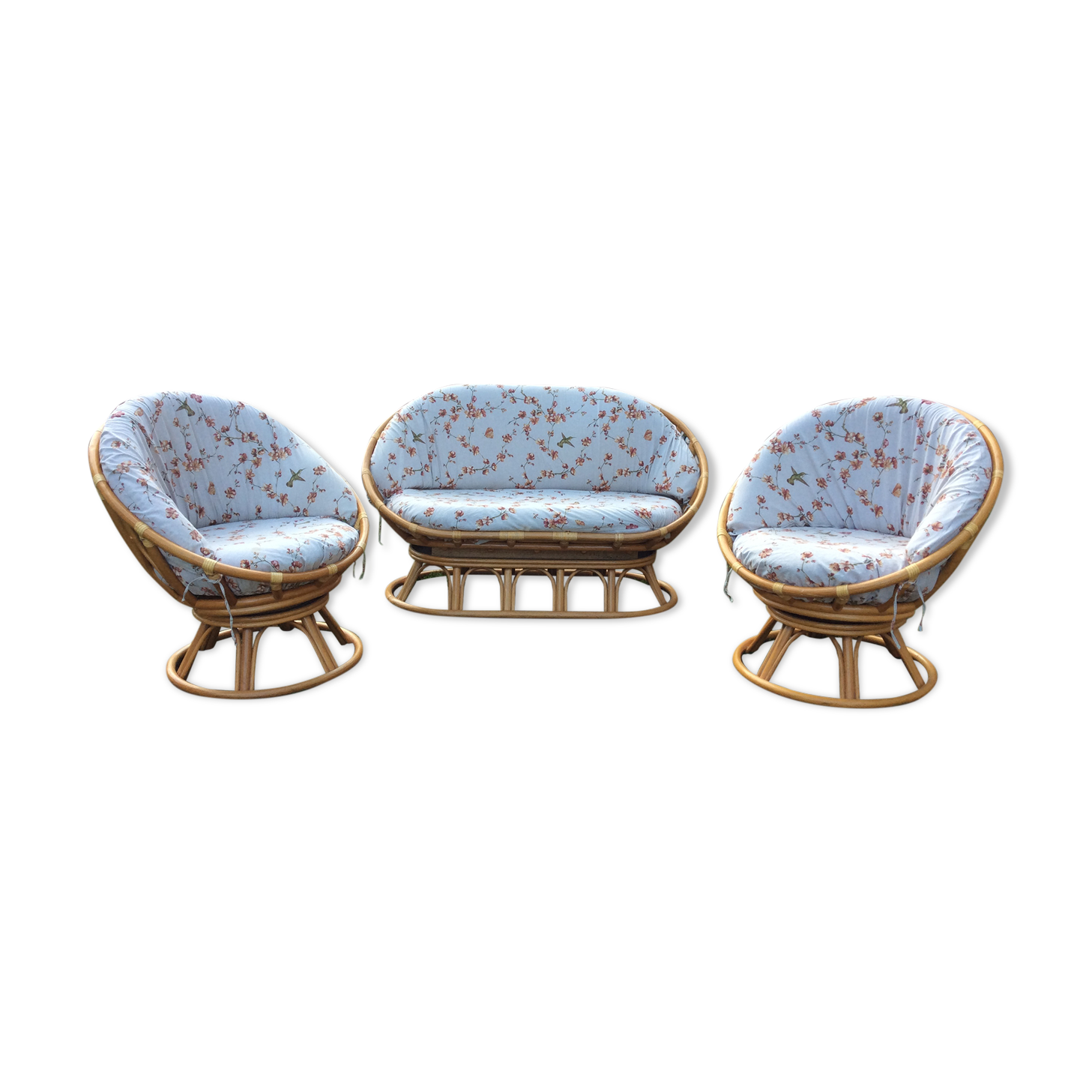 Vintage rattan lounge 1 bench and 2 swivel armchairs in perfect condition.
