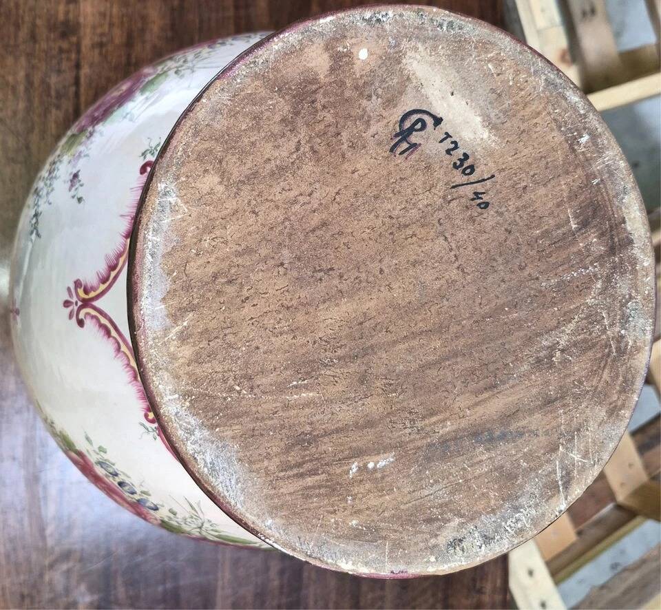 Roger Colas in Clamecy: Important vase in faience with a baluster shape.