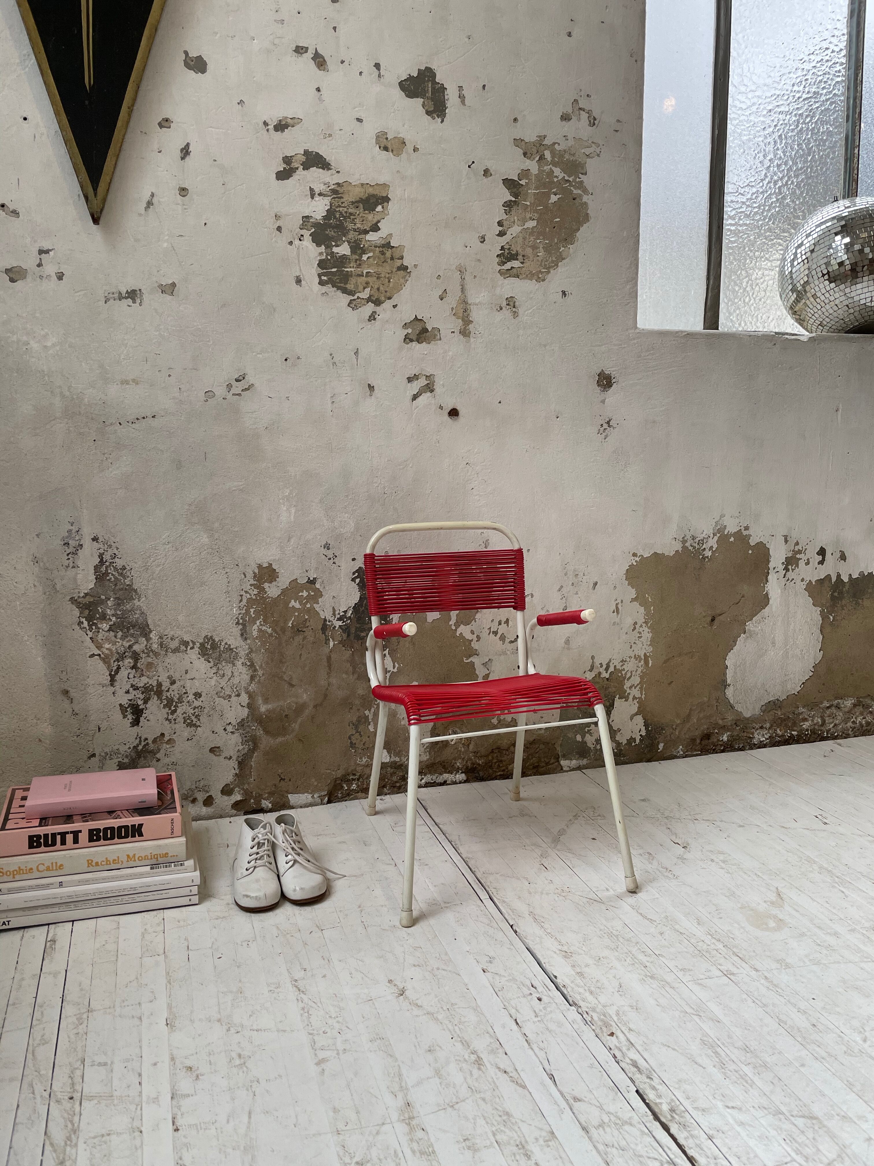 Vintage red scoubidou children's chair