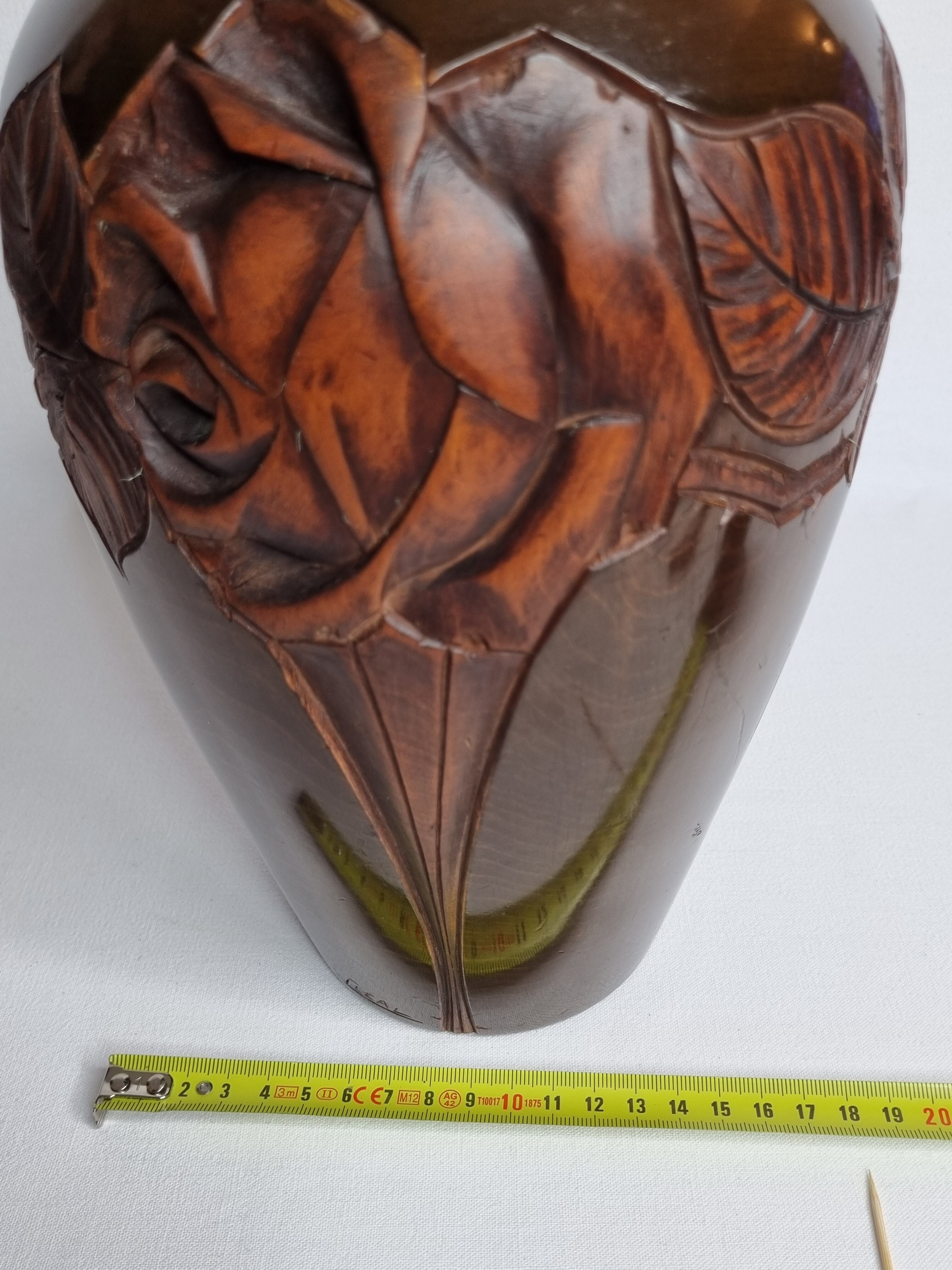 Decorative vase in turned and carved wood, signed "C. Léal", 30 cm