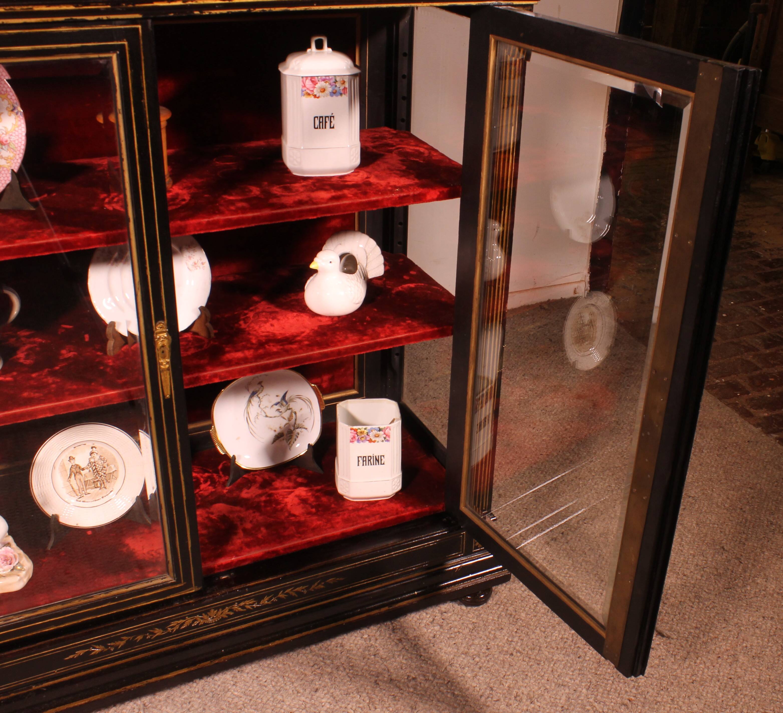 Napoleon III period collector's display cabinet