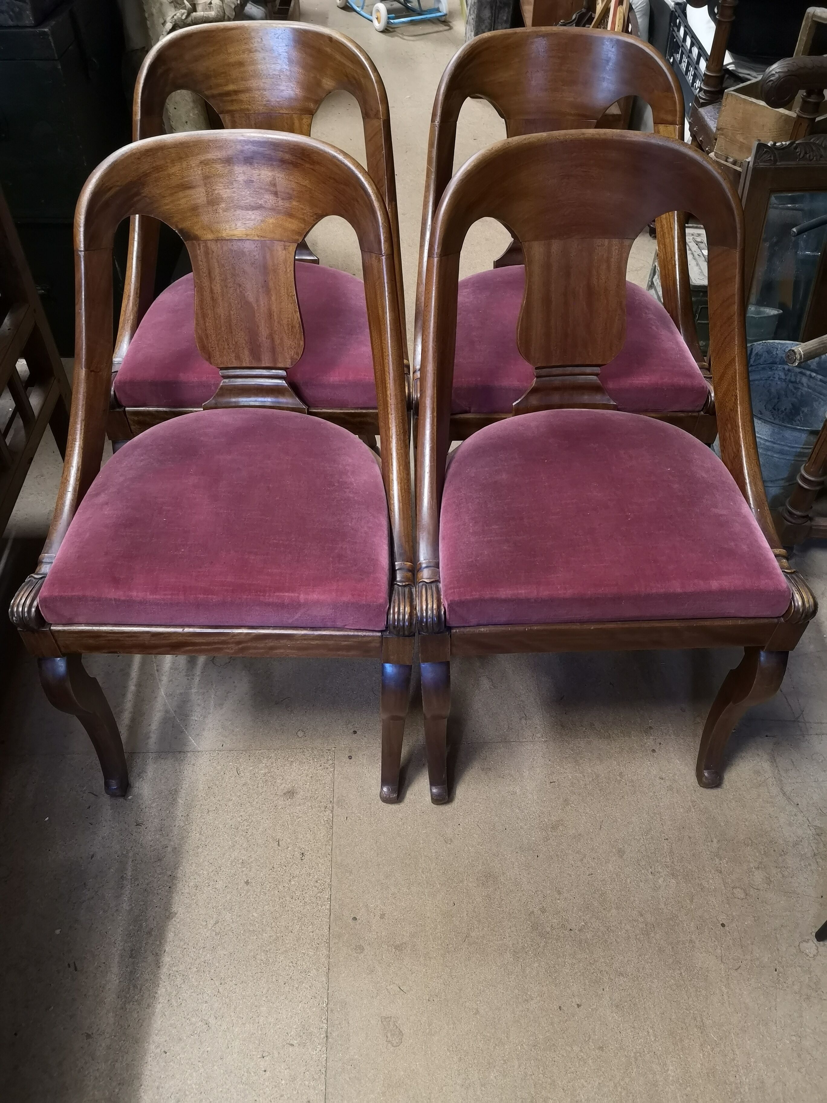Lot of 4 chairs