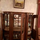 Argentier trois portes dont 2 arrondies, style régence.