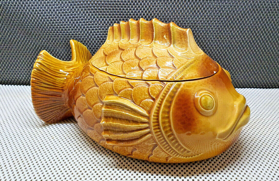 Old tureen yellow fish earthenware Sarreguemines France Slip