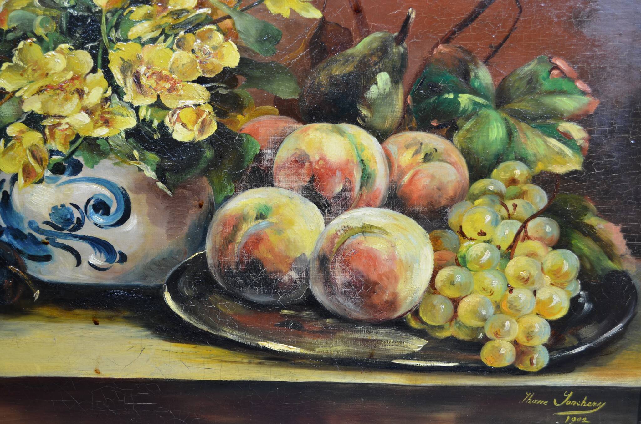 Jhane JONCHERY (XIXe~XXe siecle)  "Nature mortes aux ﬂeurs et aux fruits : pêches, raisins, prunes"