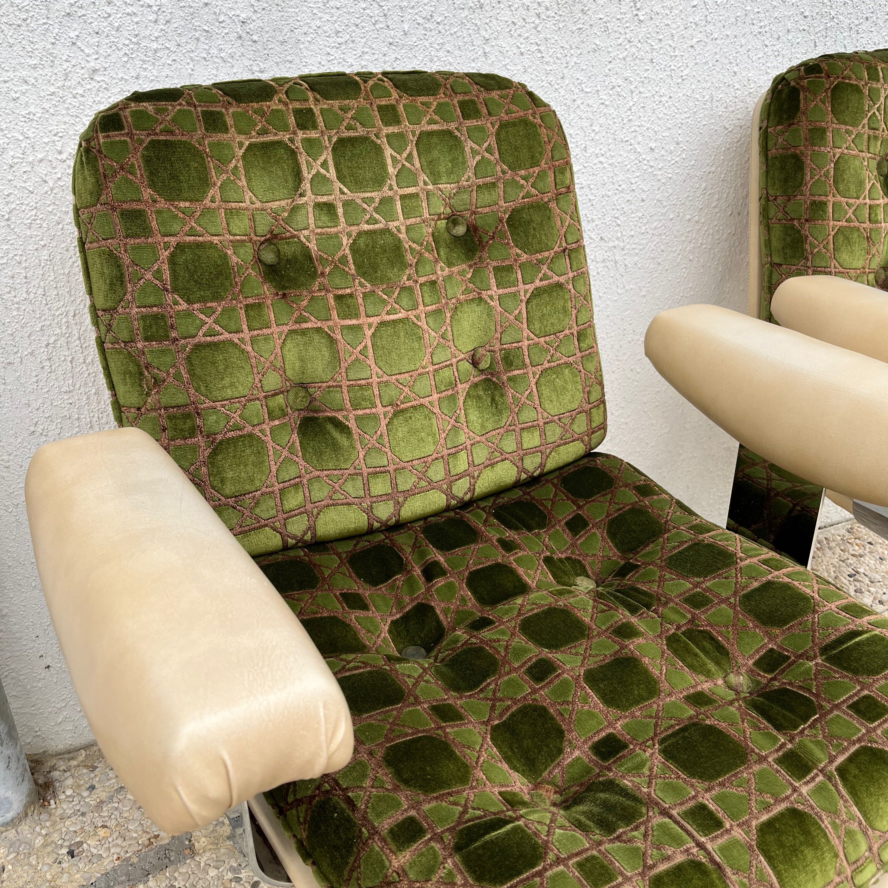Set of two swivel chairs