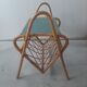 Porte revue en rotin vintage