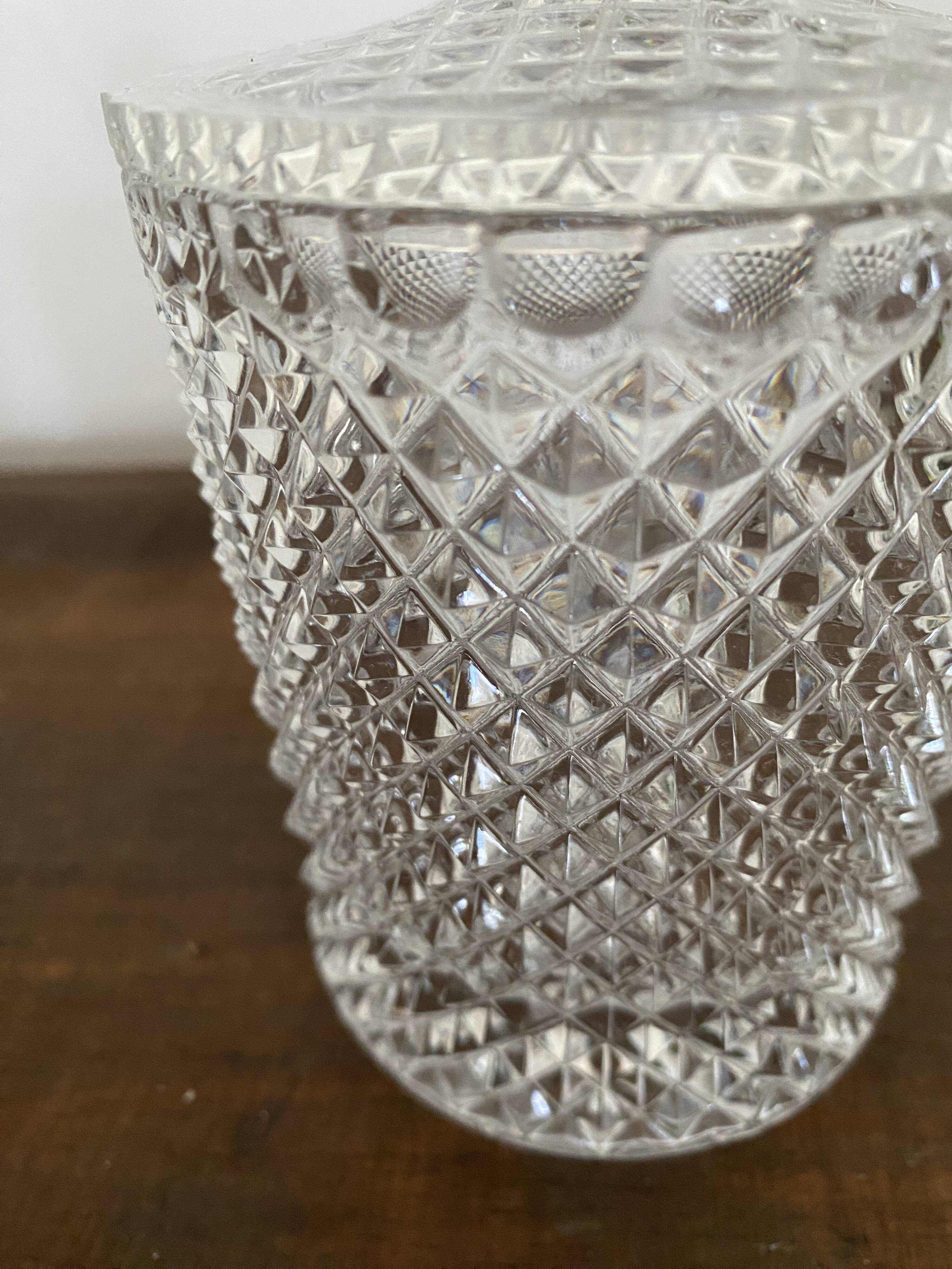 Bonbonniere, diamond-cut crystal pot with vintage lid