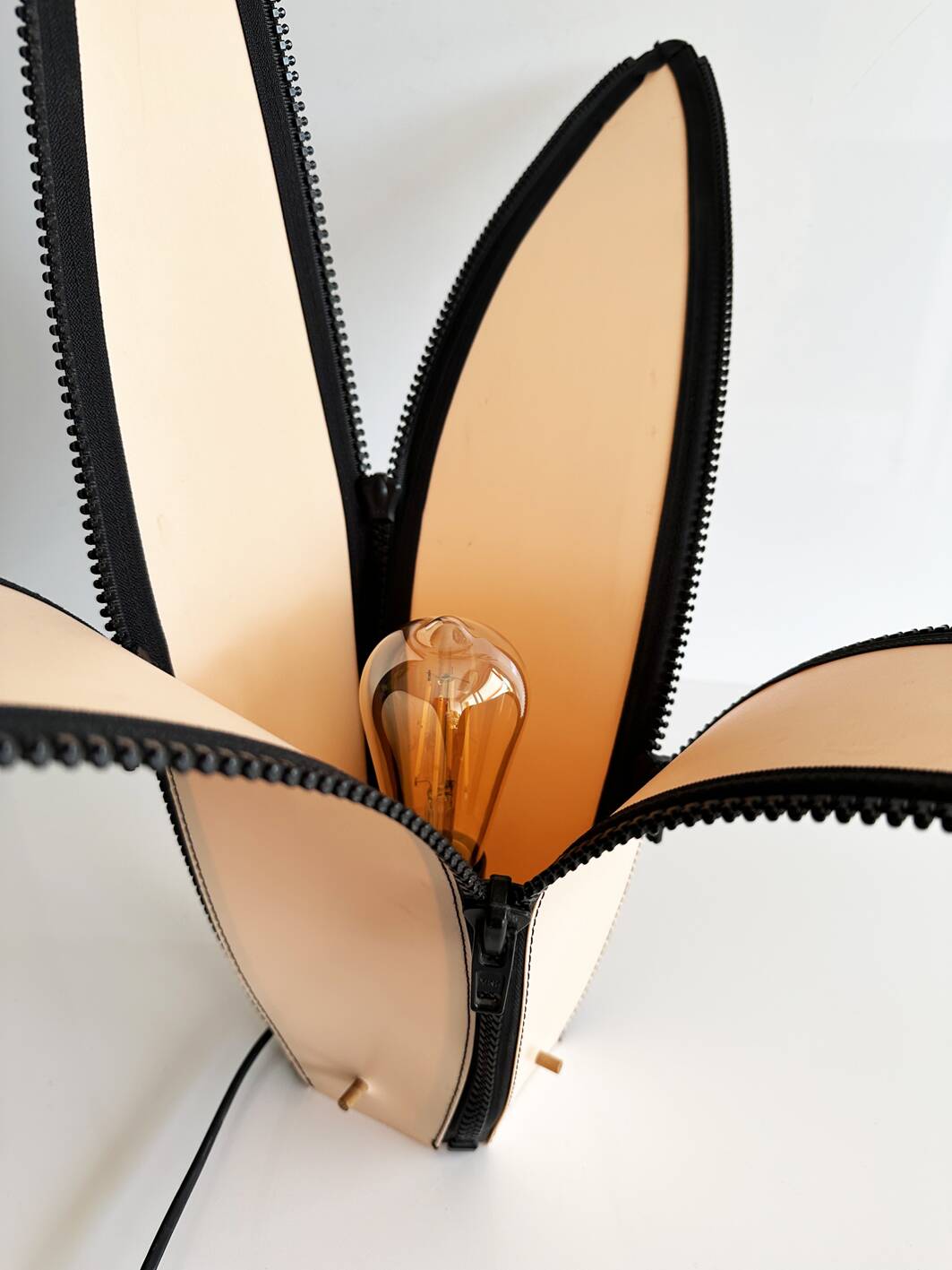 Large vintage PopArt zipped lamp. Italy, 1980s.
