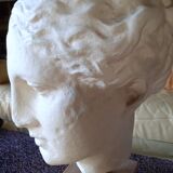 Statuette