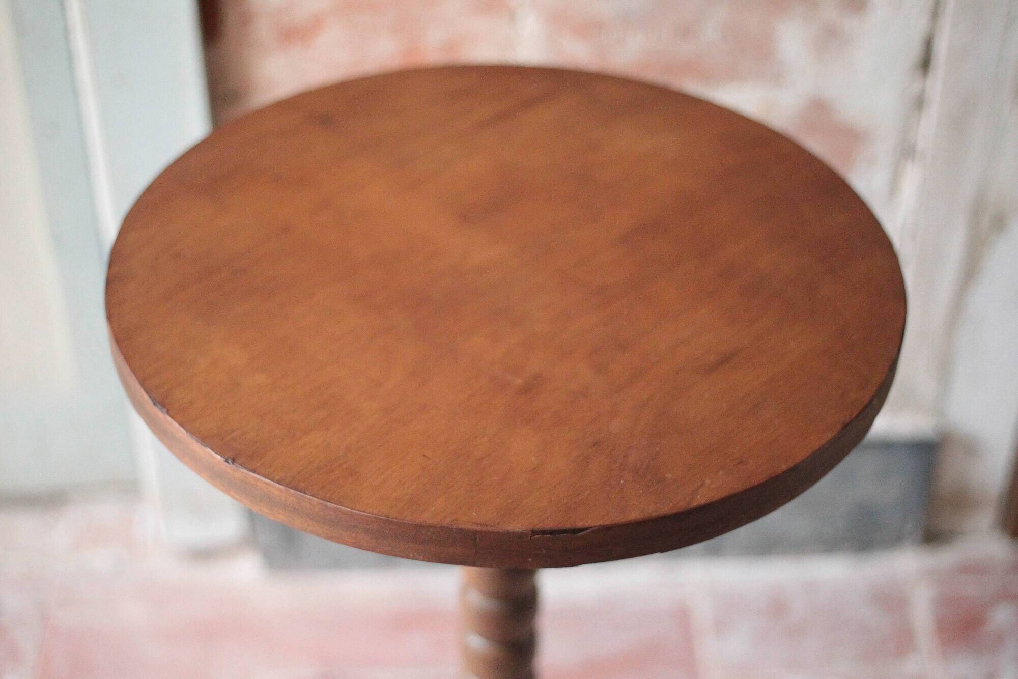 Table d'appoint, guéridon en bois, pied perlé