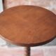 Table d'appoint, guéridon en bois, pied perlé