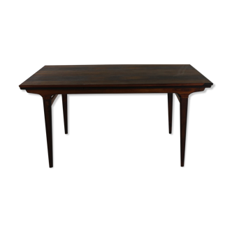 Sixties beautiful grained rosewood dining table by Denmark Sixties beautiful grained rosewood dinin