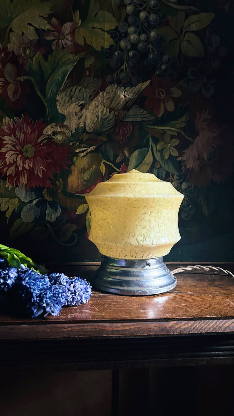 Art Deco lamp in yellow Clichy glass