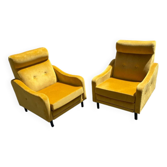 Paires des fauteuils italiens
