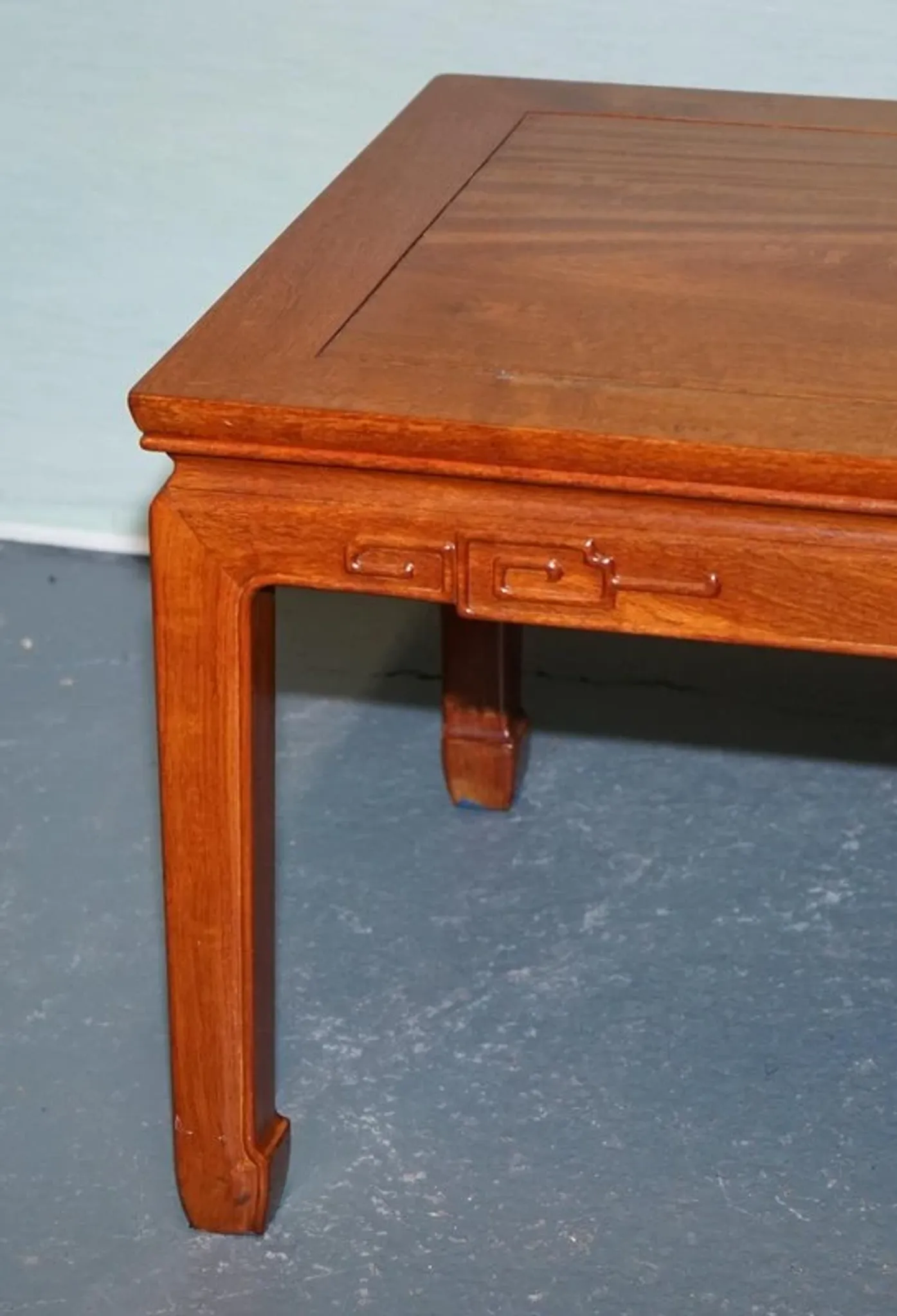 Table Basse Rectangulaire Vintage Orientale en Teck Sculpté, Chine