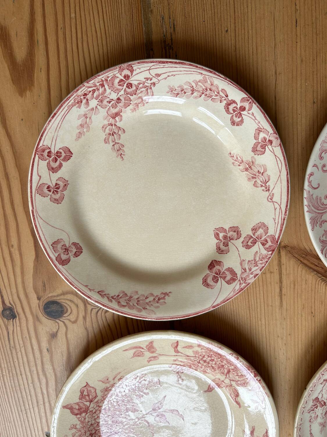 Mismatched series of 4 old “Terre de fer” flat plates