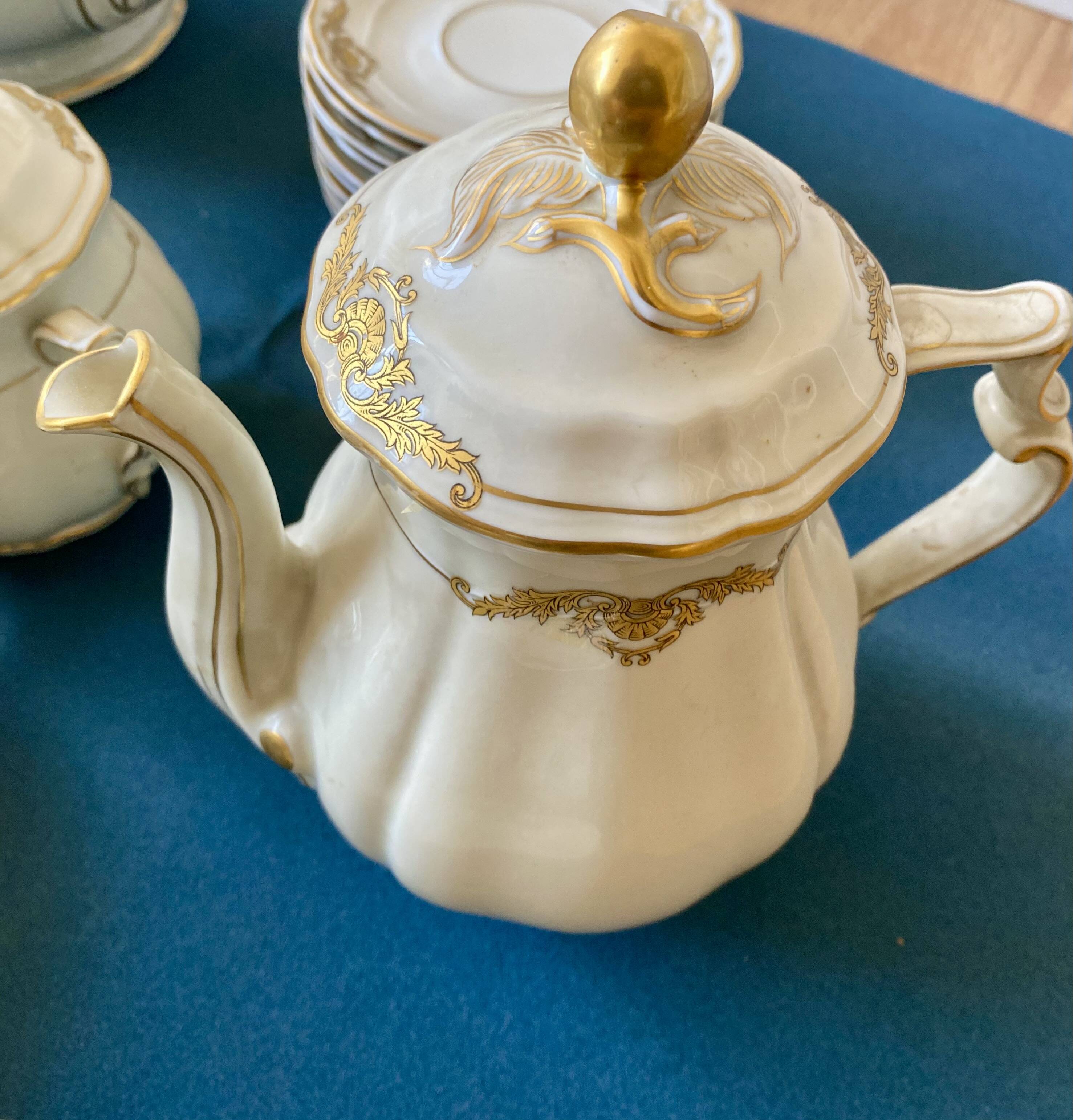 Bernardaud Coquille porcelain service, 96 pieces.
