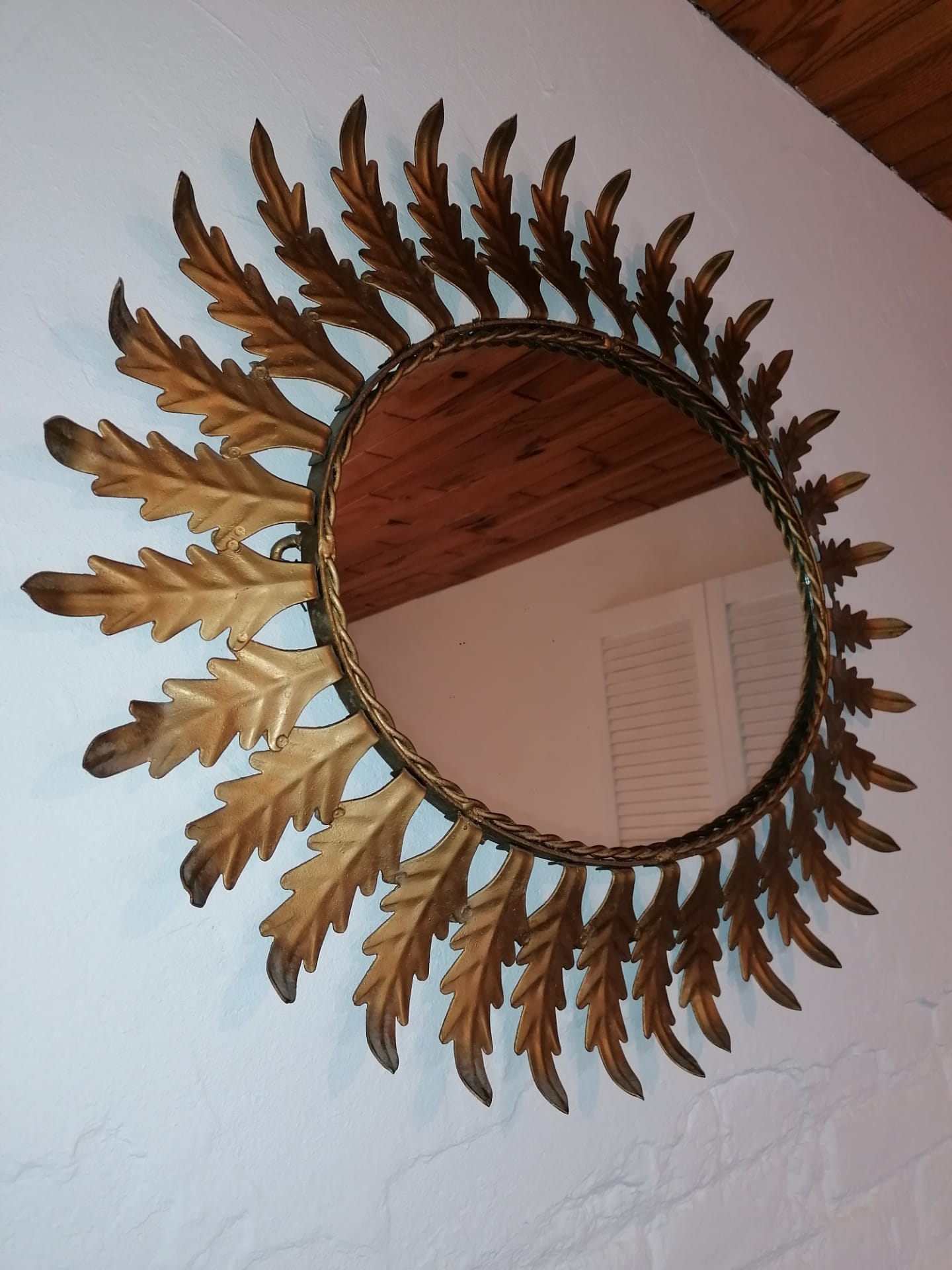 Oval sunburst mirror with leaves of acanthus 1960s
