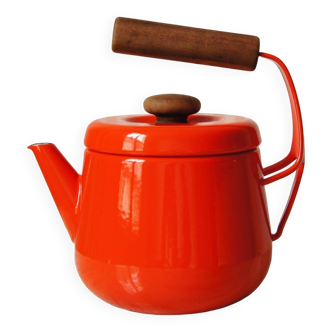 Kobenstyle Jens Quistgaard kettle in enameled metal & solid wood