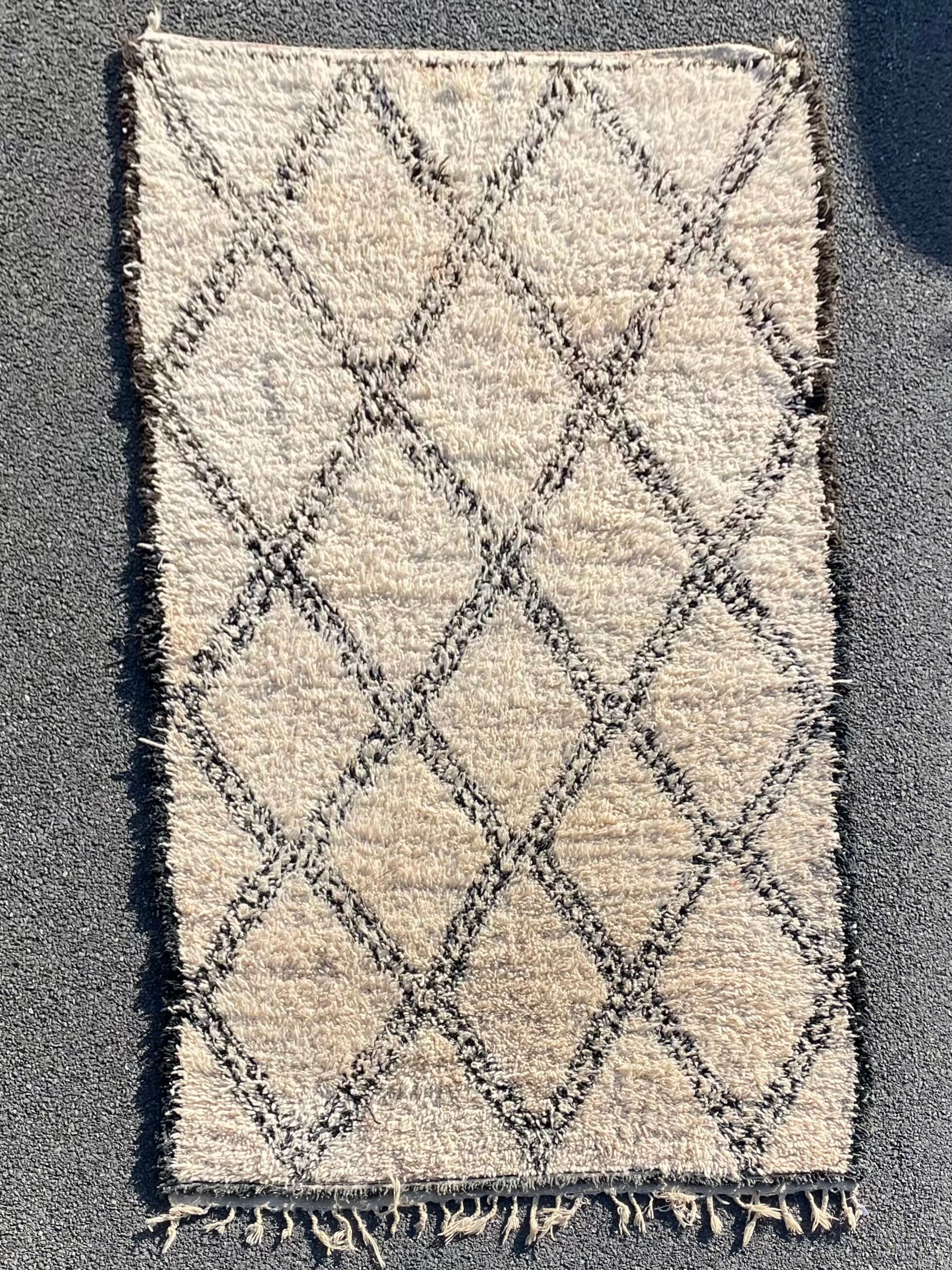 Berbere carpet beni ouarain old diamonds 155x300 cm