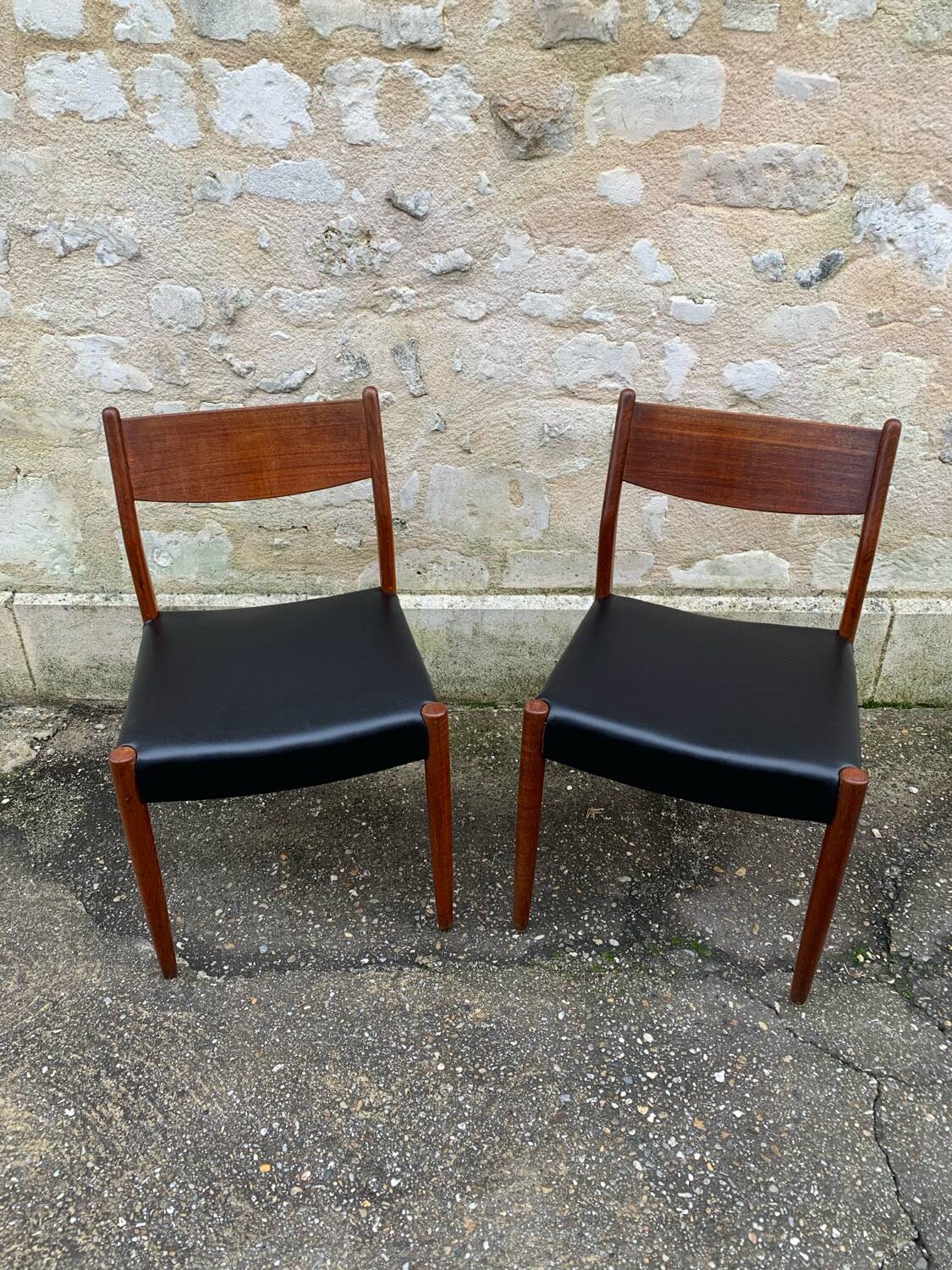Vintage Scandinavian chairs in wood and leatherette restored