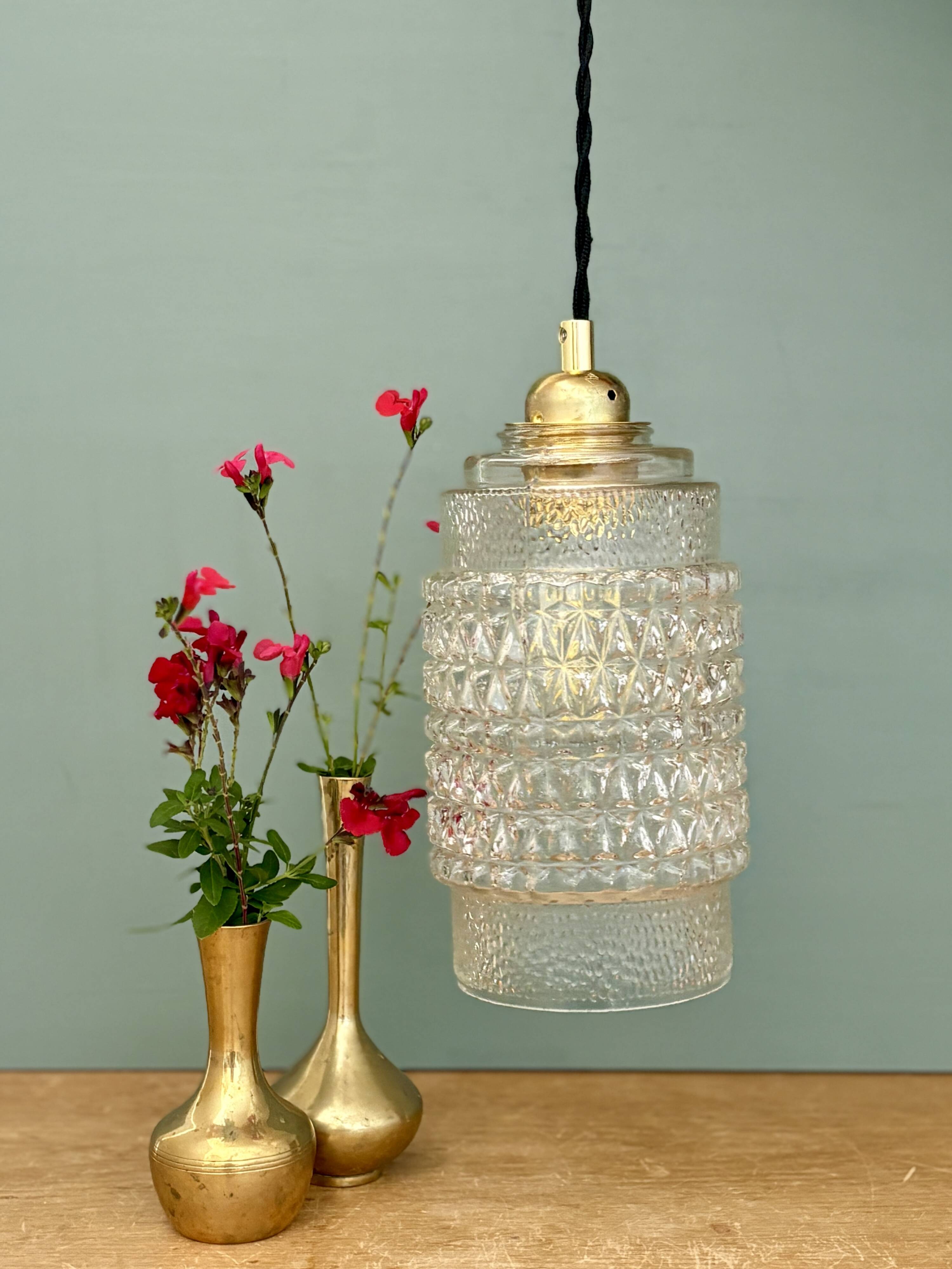 Suspension globe vintage en verre moulé