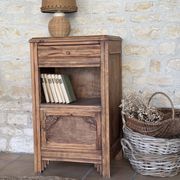 Chevet et sa patine d'origine  ou petit meuble d'appoint