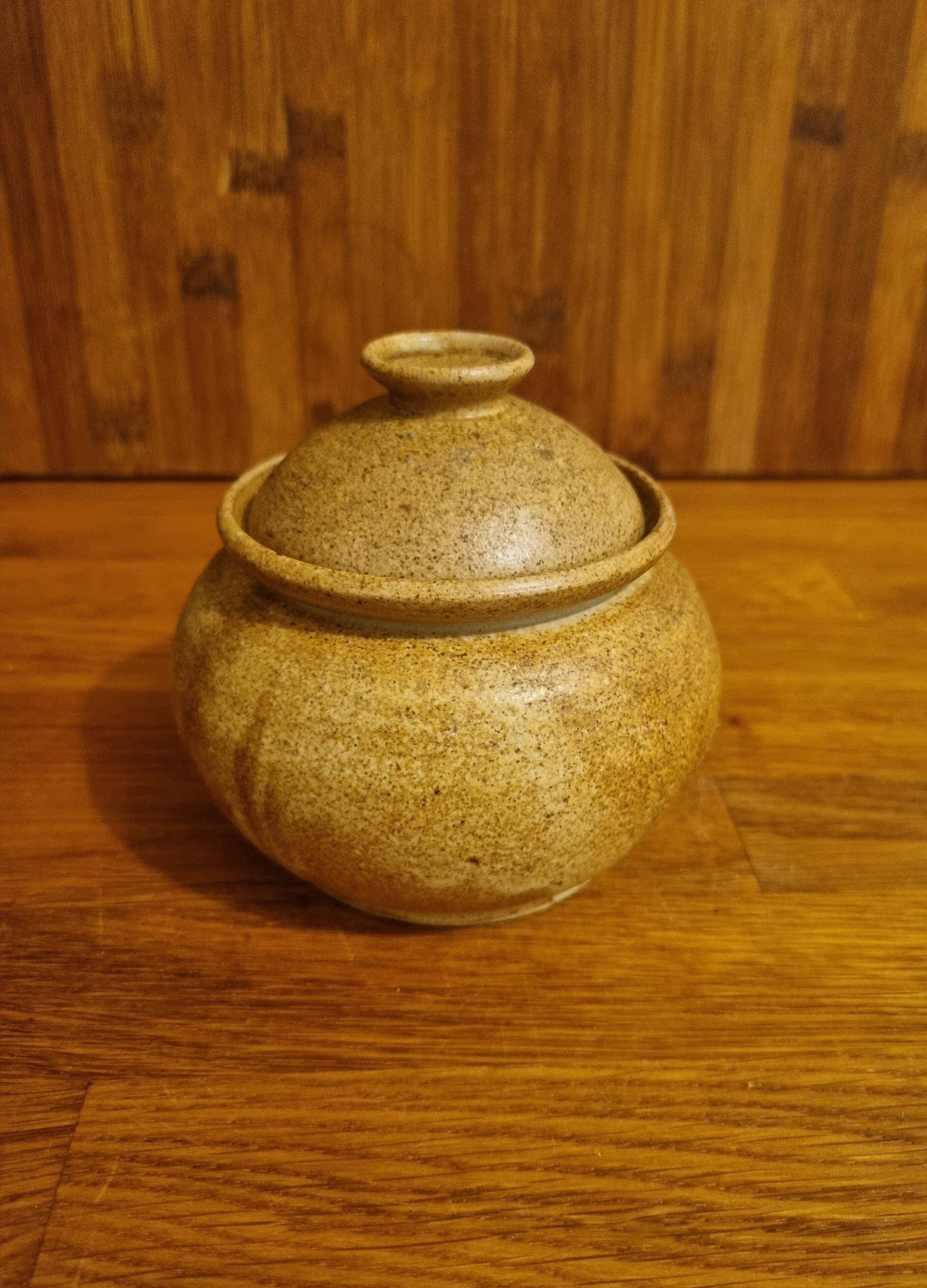 Stoneware sugar bowl with lid