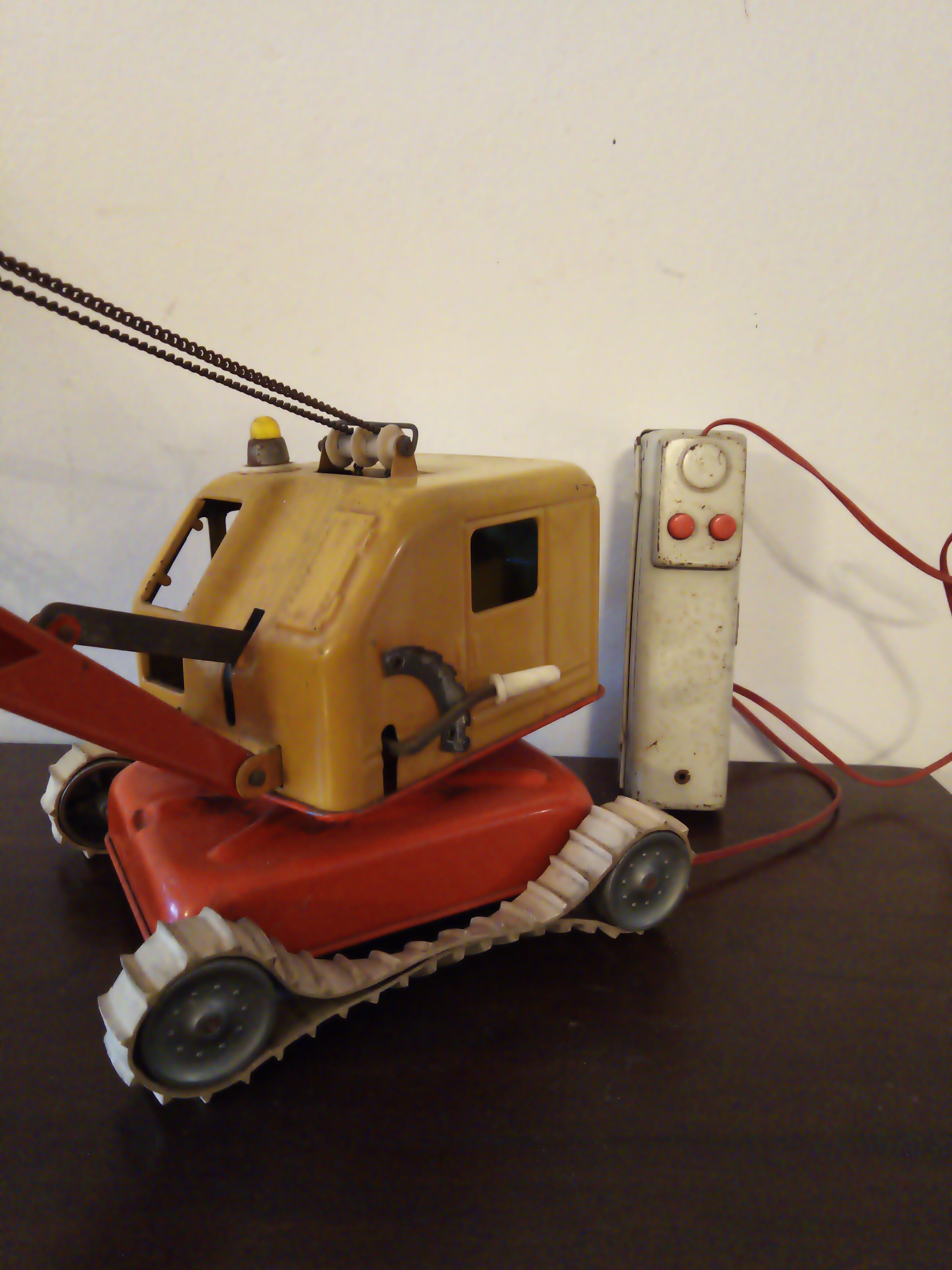 Former Gama construction crane toy