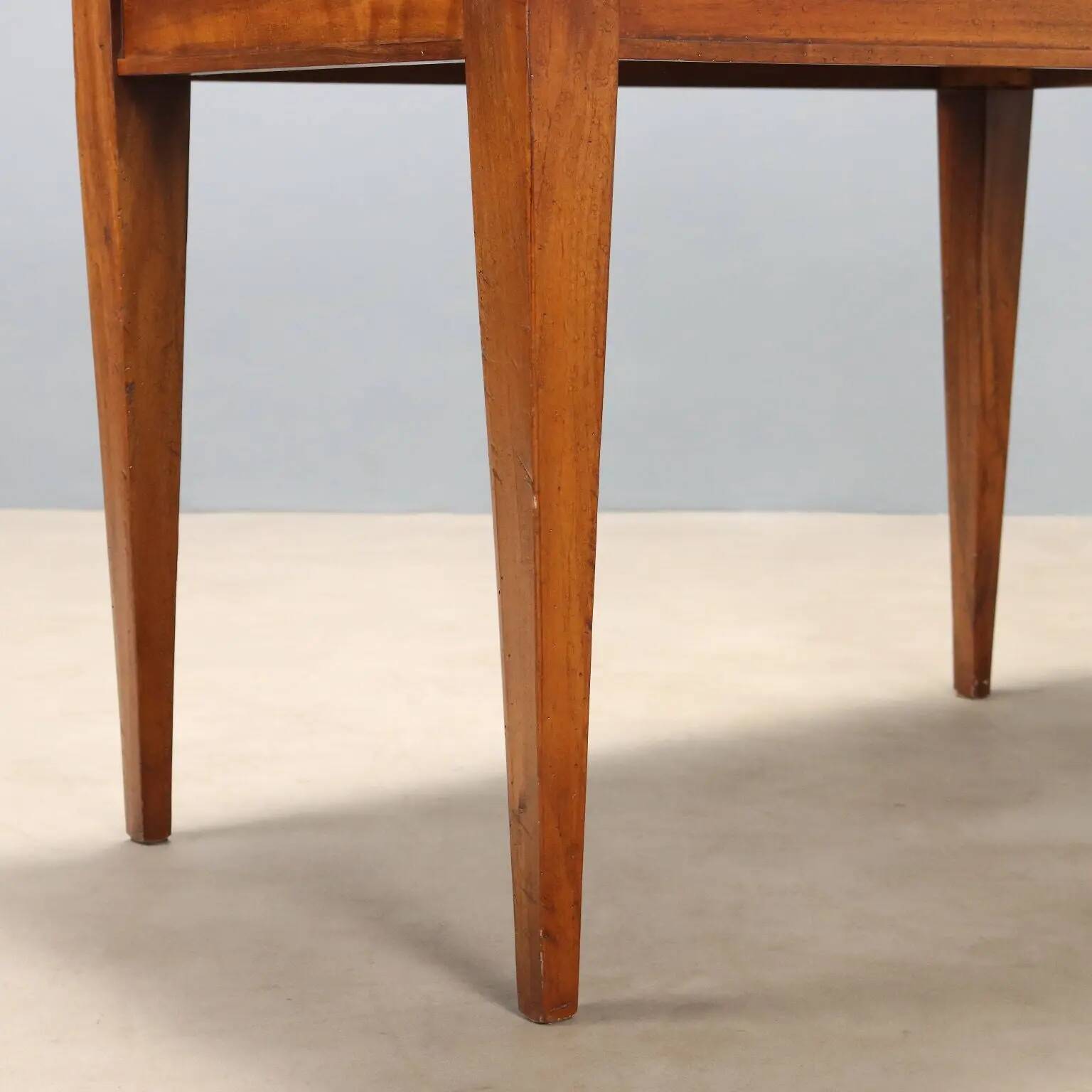 Table ancienne style Directoire en noyer et érable, Italie, XXe siècle