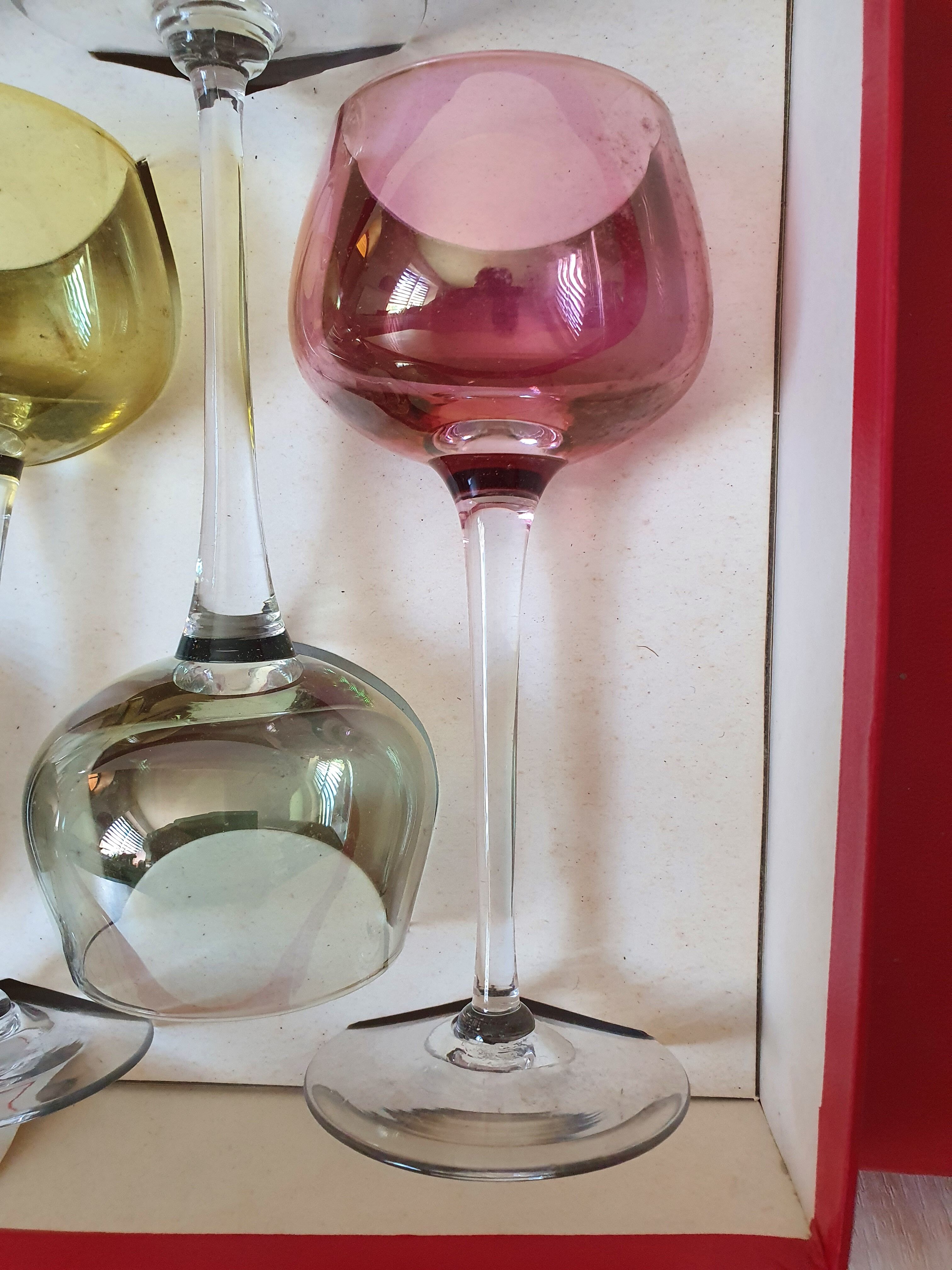 Box of 6 glasses with glass feet in colors of velles le chatel