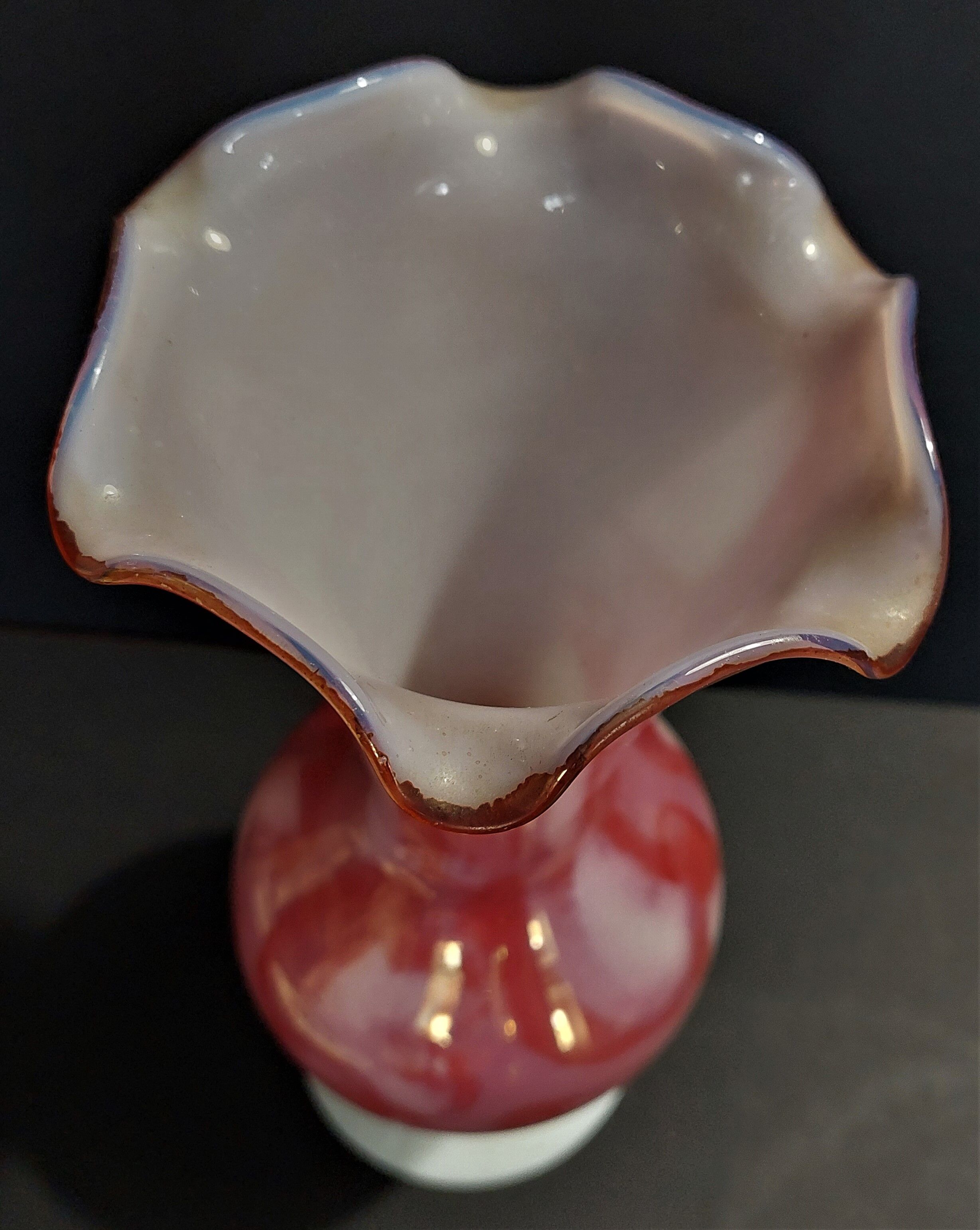 Vintage vase in iridescent glass and opaline marbled pink and white 34 cm