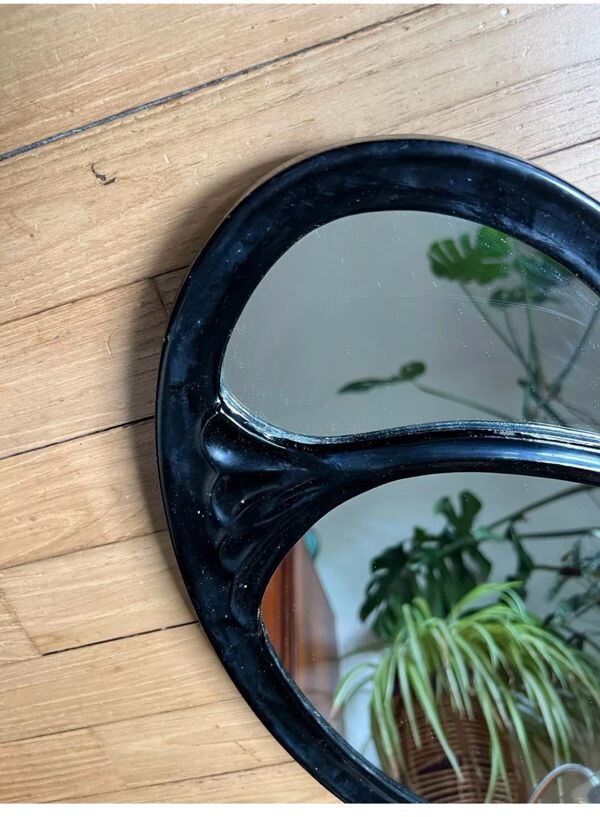 Miroir ovale en fonte d’acier décor art nouveau