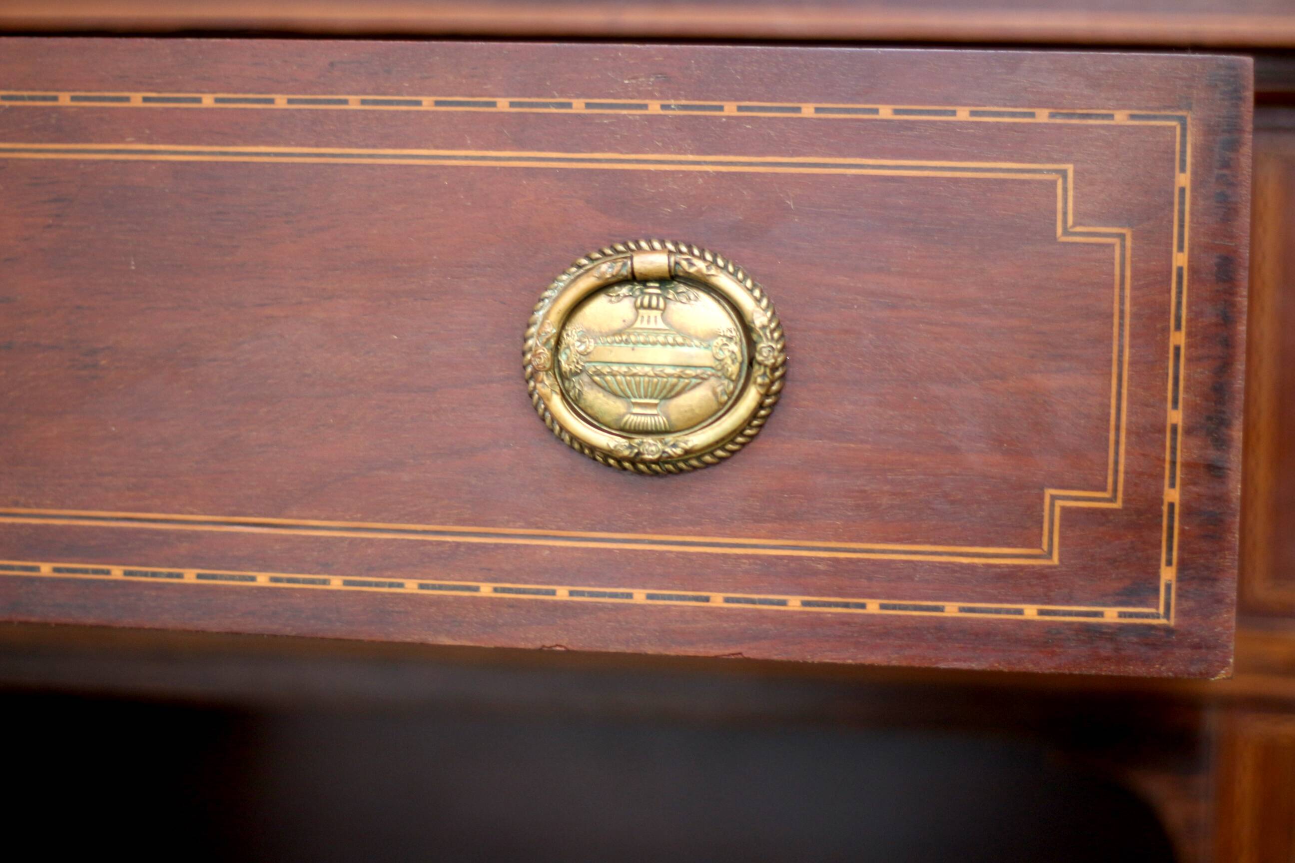 Elegant console by waring & gillow ltd, in mahogany veneer.