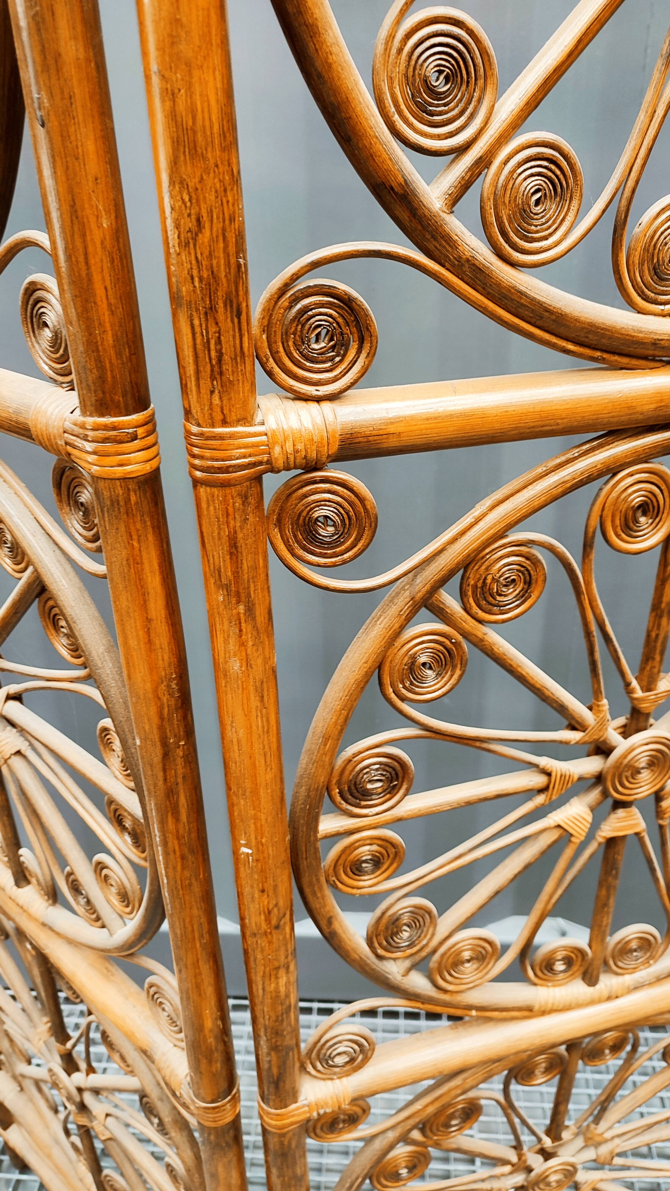4-leaf peacock rattan screen