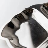 Silver-plated metal leaf-shaped tray with three compartments, Hollywood Regency Italian 1970s, elegant serving platter