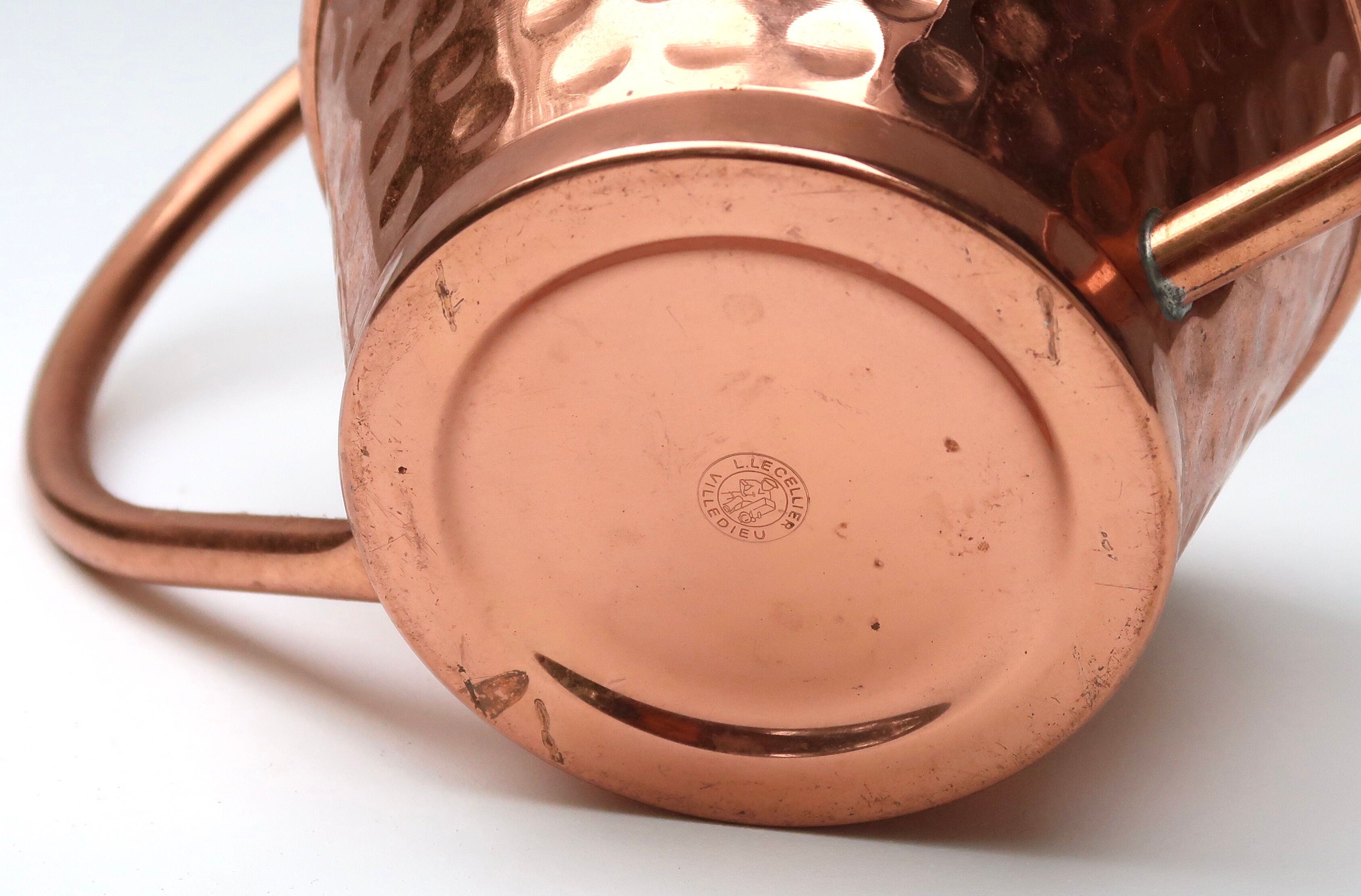 Hammered copper watering can signed Lecellier Villedieu, 60s