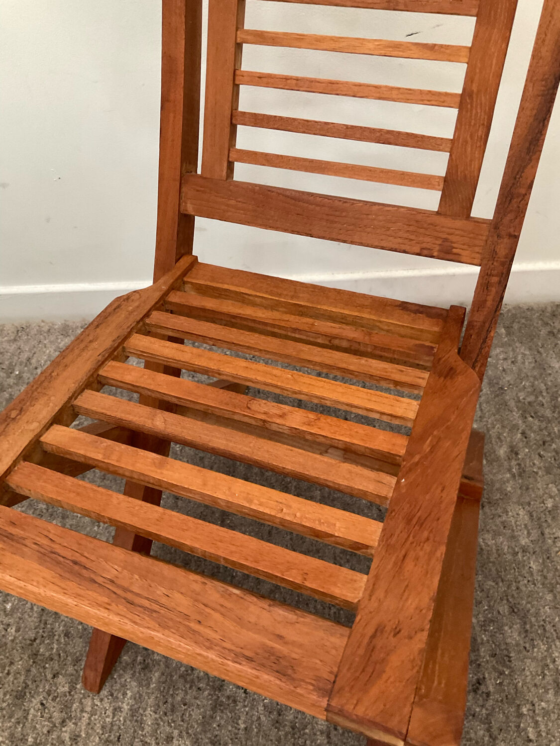 Folding teak children's chair