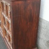 Petit buffet en bois ancien avec deux portes