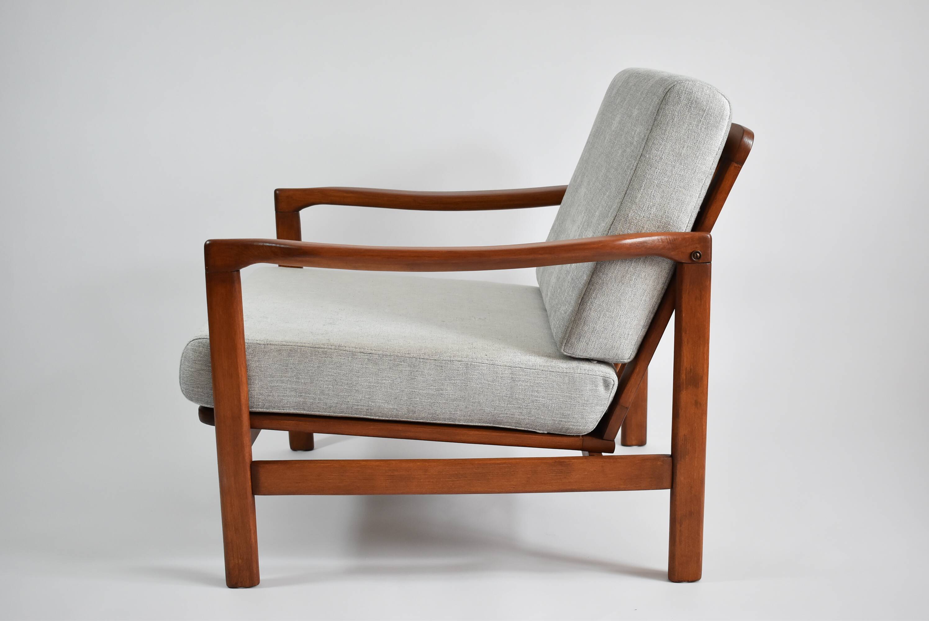 Fauteuil scandinave restauré des années 60, icône polonaise