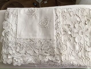 Linen adornment Richelieu OC